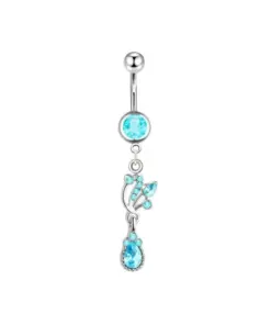 Bauchnabelpiercing mit filigranem Anhänger und türkisen Kristallen